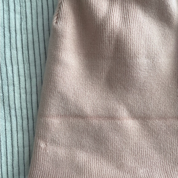 Aritzia Pom Pom Toque/Beanie - Picture 2 of 5